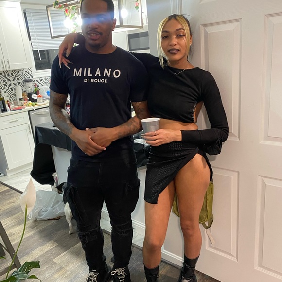 VEGAN SUEDE BACKLESS TOP - BLACK🖤 - Picture 8 of 11